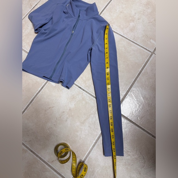 Aritzia TNA Butter Limit Zip-Up - Picture 14 of 16